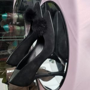 NEW Charles David Suede Heel w/ Fur Ball